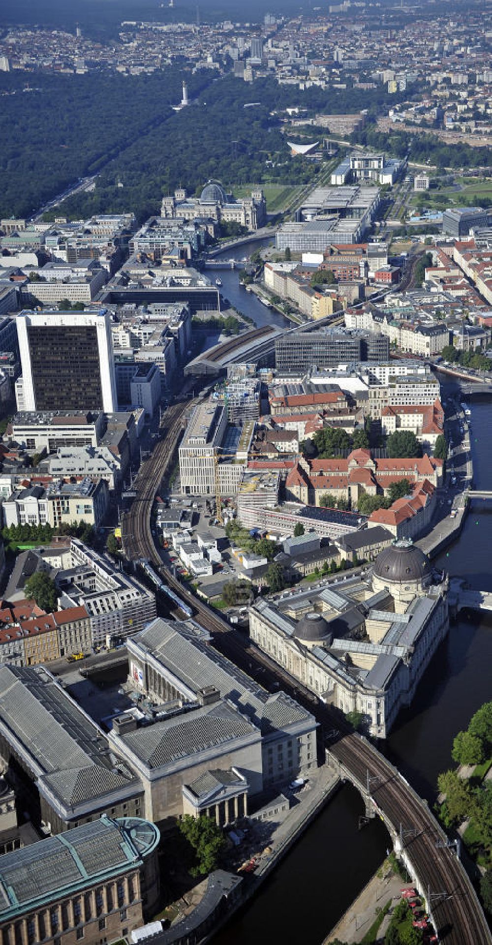 Berlin aus der Vogelperspektive: Museumsinsel und Stadtansicht