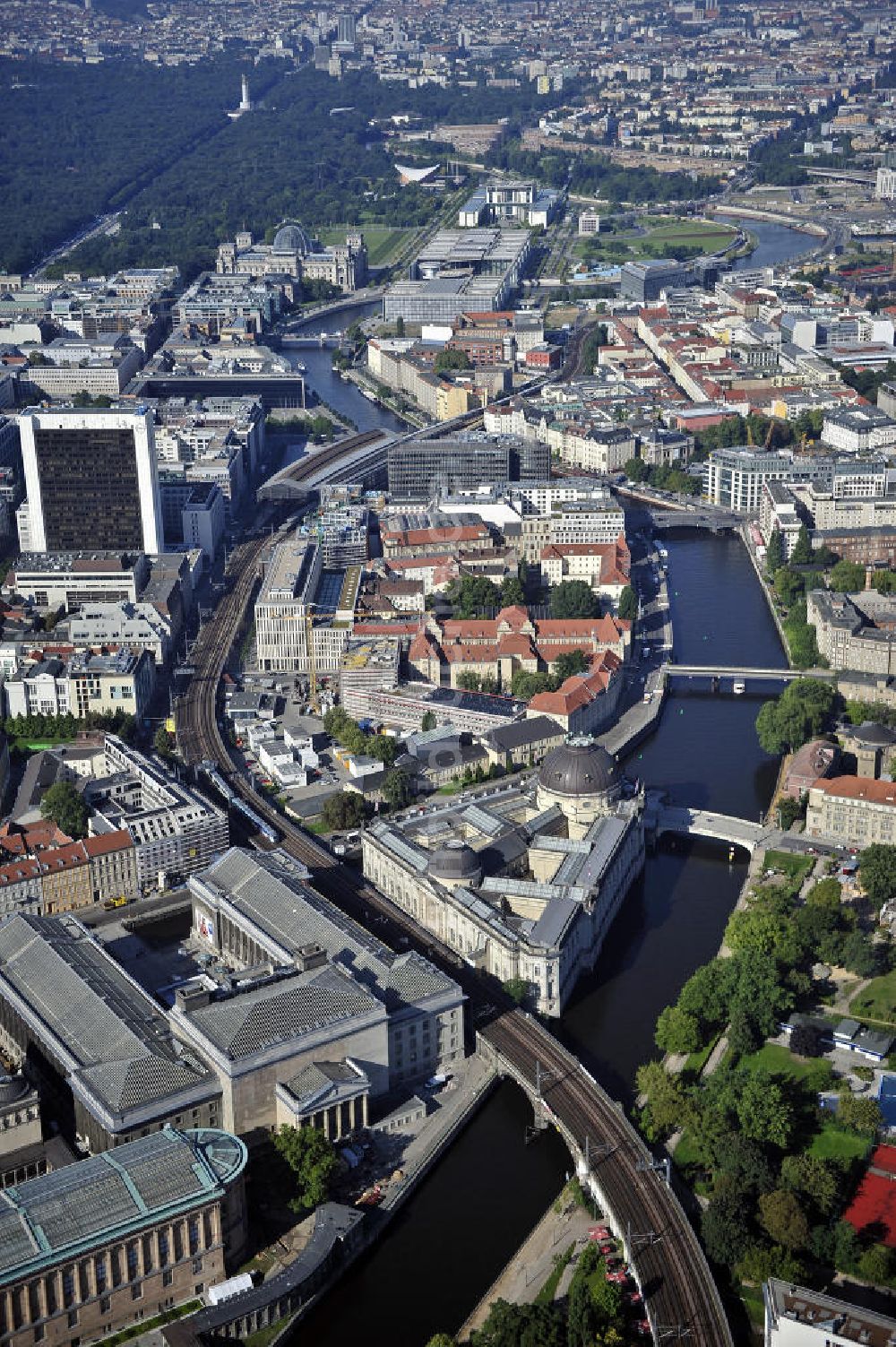 Luftbild Berlin - Museumsinsel und Stadtansicht