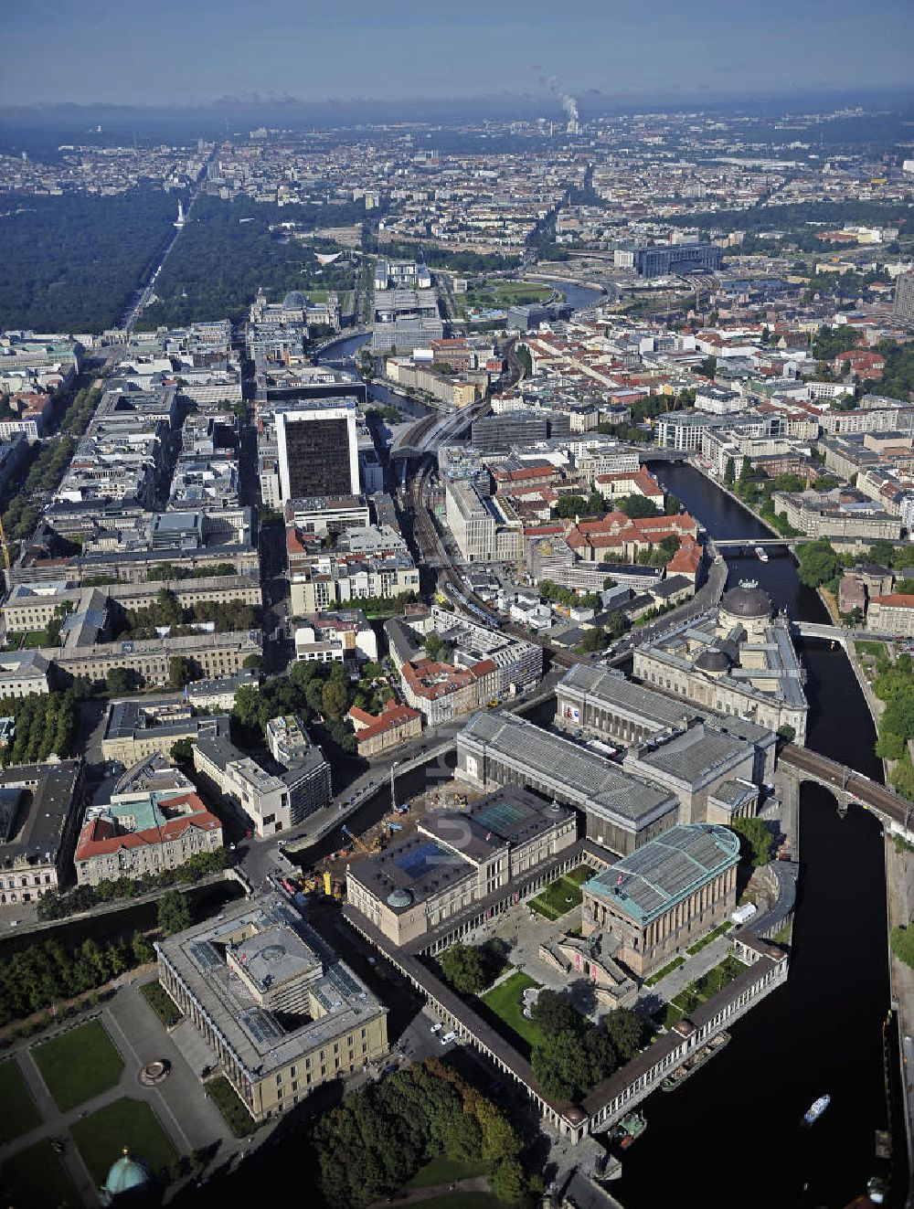 Luftbild Berlin - Museumsinsel und Stadtansicht