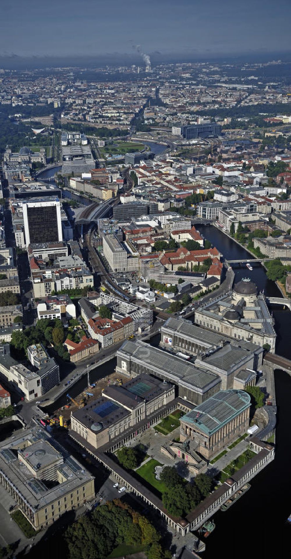 Luftaufnahme Berlin - Museumsinsel und Stadtansicht