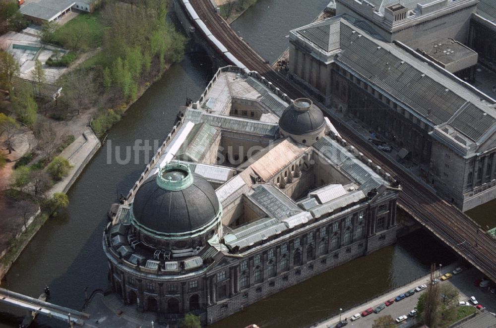 Luftbild Berlin Mitte - Museumsinsel am Ufer der Spree in Berlin - Mitte