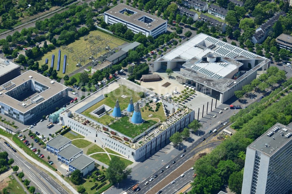 Bonn aus der Vogelperspektive: Museumsmeile mit der Kunst- und Ausstellungshalle der Bundesrepublik Deutschland - auch Bundeskunsthalle genannnt - und dem Haus der Geschichte in Bonn in Nordrhein-Westfalen