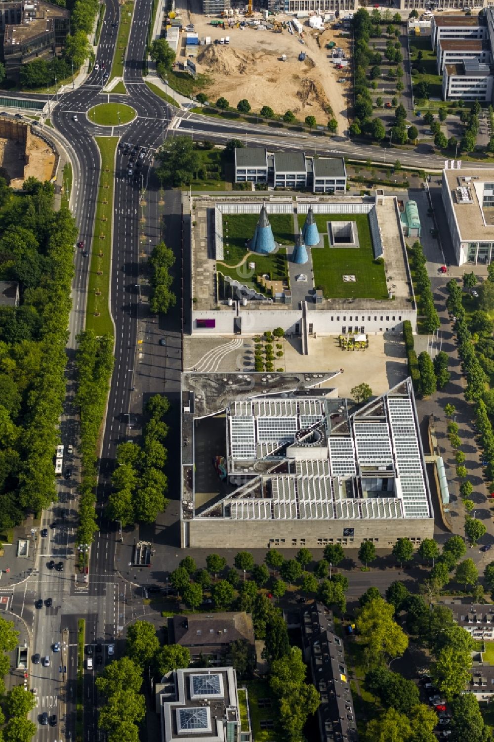 Bonn von oben - Museumsmeile mit der Kunst- und Ausstellungshalle der Bundesrepublik Deutschland und dem Haus der Geschichte in Bonn