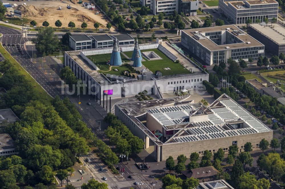 Bonn von oben - Museumsmeile mit der Kunst- und Ausstellungshalle der Bundesrepublik Deutschland und dem Haus der Geschichte in Bonn