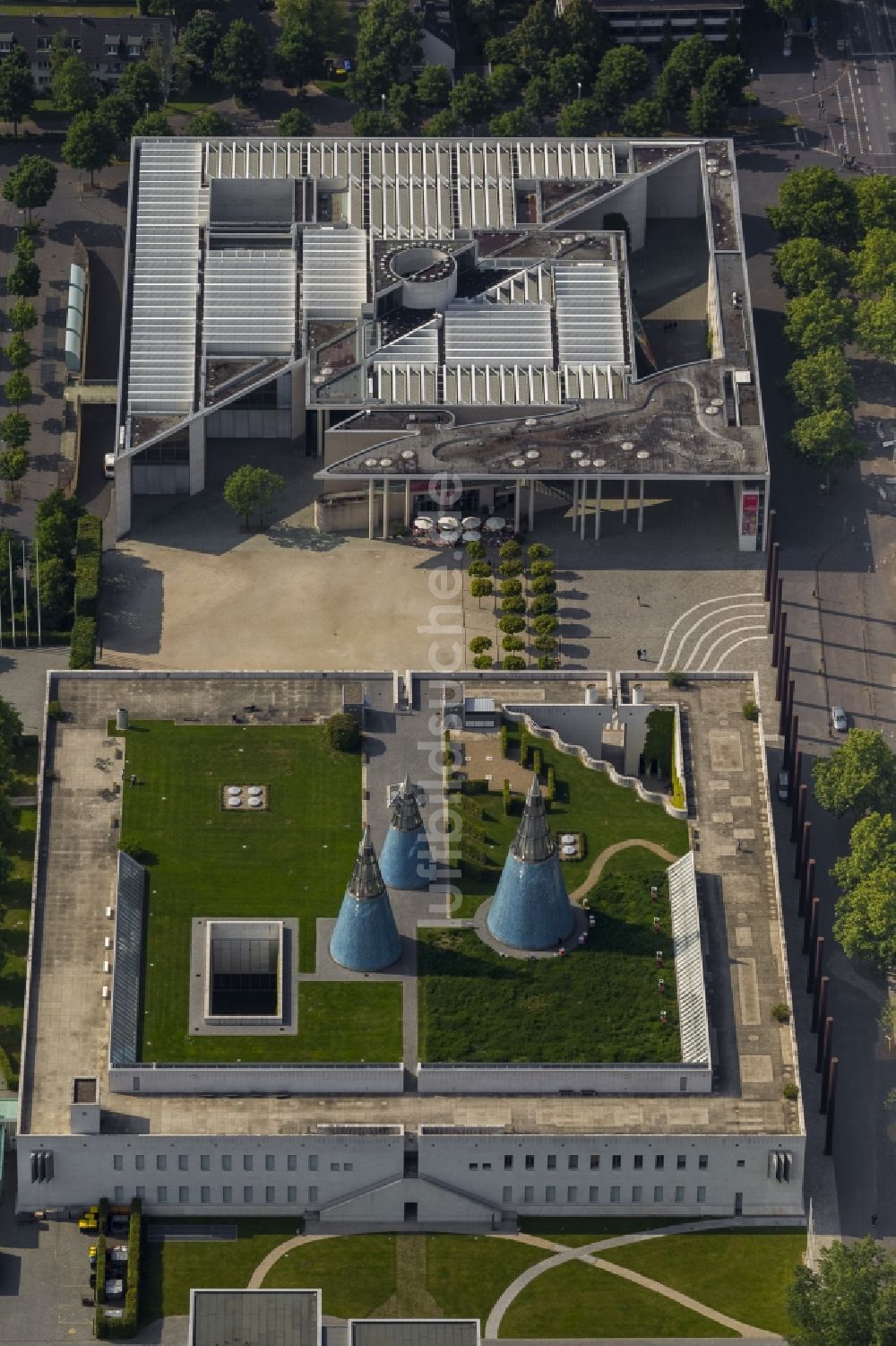 Bonn von oben - Museumsmeile mit der Kunst- und Ausstellungshalle der Bundesrepublik Deutschland und dem Haus der Geschichte in Bonn