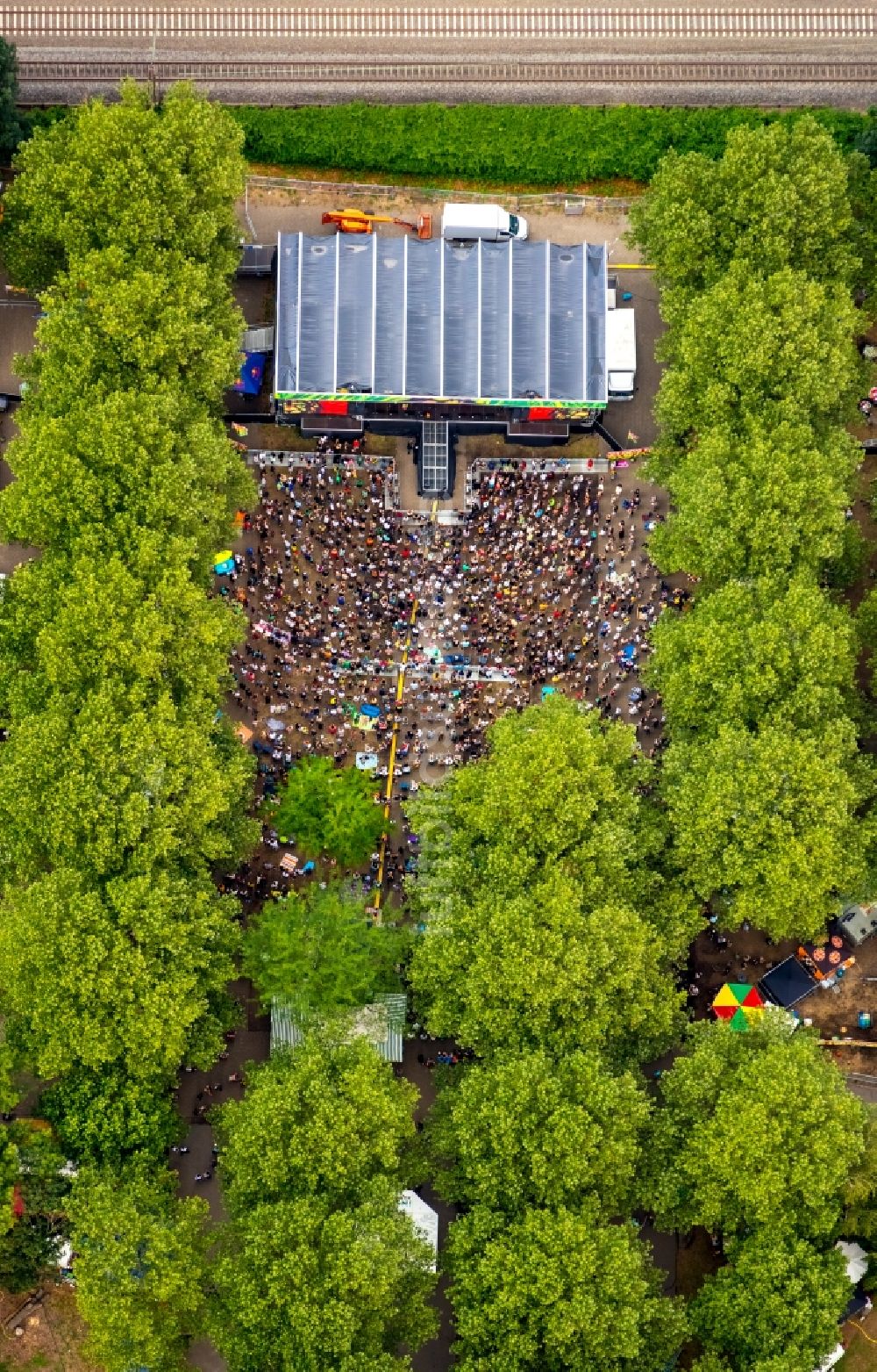 Luftaufnahme Oberhausen - Musik- Konzert auf der Freilichtbühne zum Ruhr-Reggae-Summer Festival in Oberhausen im Bundesland Nordrhein-Westfalen, Deutschland