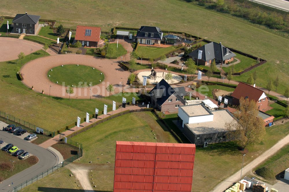 Grebs aus der Vogelperspektive: Musterhaus- Einfamilienhaus- Siedlung in Grebs im Bundesland Brandenburg, Deutschland