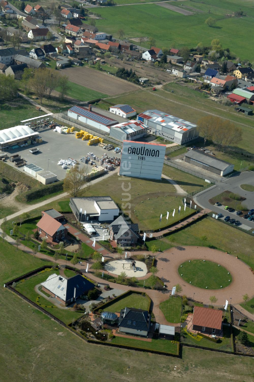 Grebs aus der Vogelperspektive: Musterhaus- Einfamilienhaus- Siedlung in Grebs im Bundesland Brandenburg, Deutschland