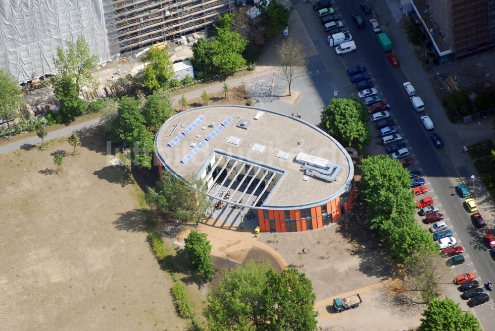 Berlin von oben - Nachbarschaftshaus Orangerie vom Verein Kiezspinne in Berlin-Lichtenberg