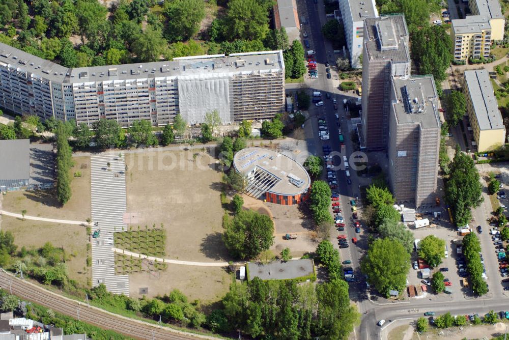 Berlin aus der Vogelperspektive: Nachbarschaftshaus Orangerie vom Verein Kiezspinne in Berlin-Lichtenberg