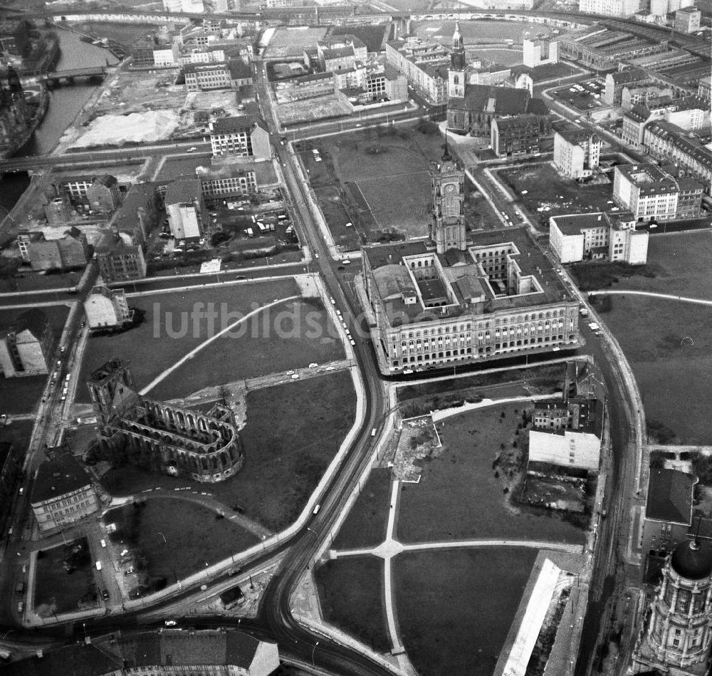 Luftaufnahme Berlin - Nachkriegs- Stadtansicht Berlin-Mitte mit Roten Rathaus