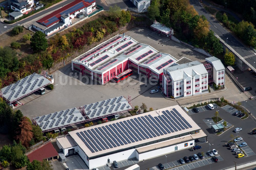 Gemünden am Main von oben - Nahverkehrs- und Bus- Depot der Städtischen Verkehrsbetriebe Omnibusverkehr Franken GmbH an der Sandstraße im Ortsteil Massenbuch in Gemünden am Main im Bundesland Bayern, Deutschland