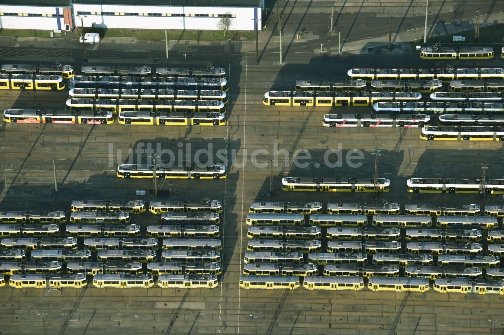 Luftbild Berlin - Nahverkehrs- und Tram- Straßenbahn- Depot der Städtischen Verkehrsbetriebe BVG Betriebshof Marzahn in Berlin