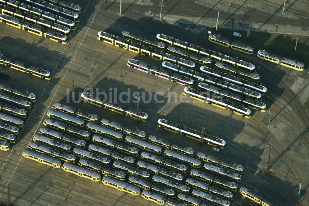 Berlin von oben - Nahverkehrs- und Tram- Straßenbahn- Depot der Städtischen Verkehrsbetriebe BVG Betriebshof Marzahn in Berlin