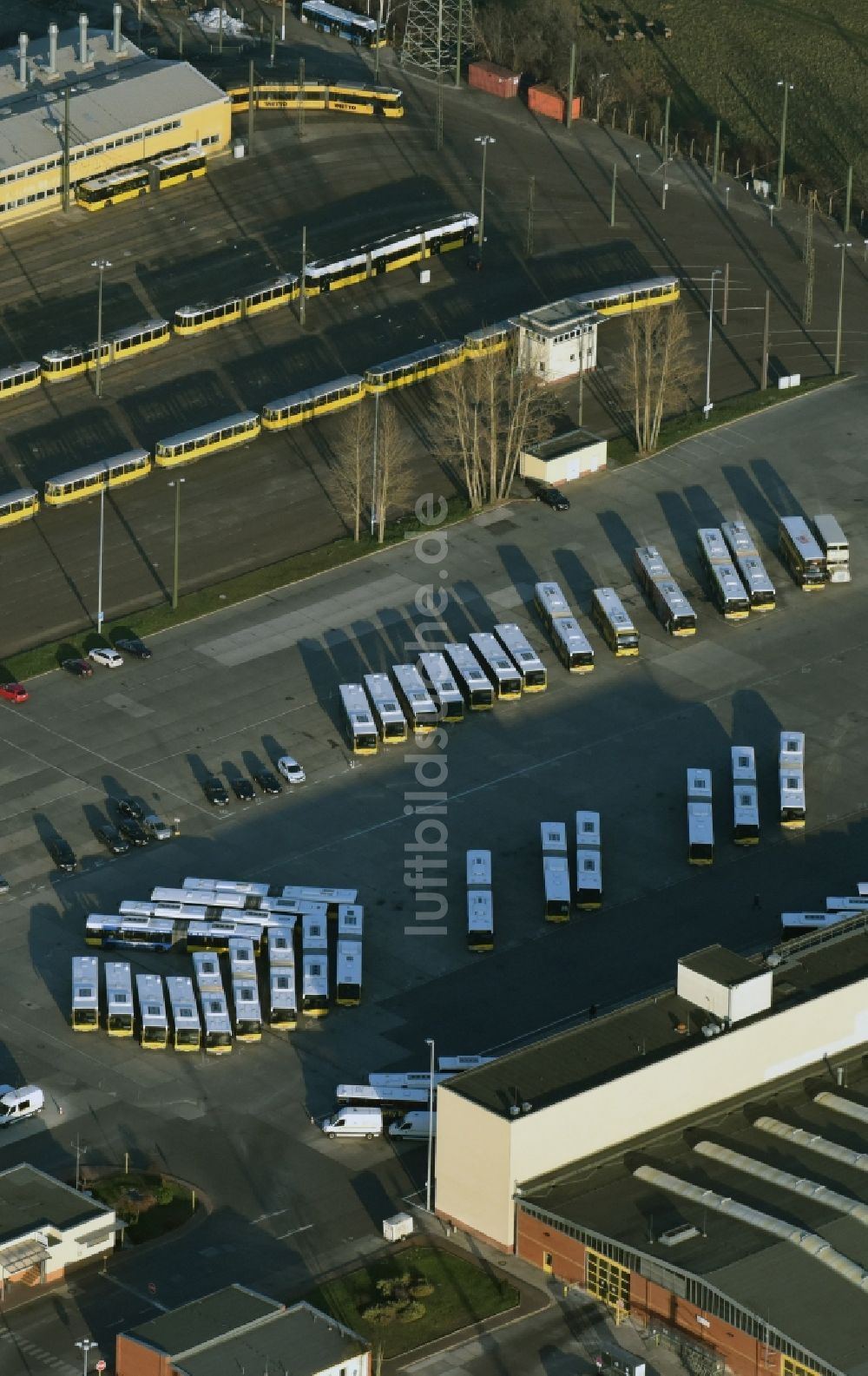 Berlin von oben - Nahverkehrs- und Tram- Straßenbahn- Depot der Städtischen Verkehrsbetriebe BVG an der Siegfriedstraße im Stadtteil Lichtenberg in Berlin