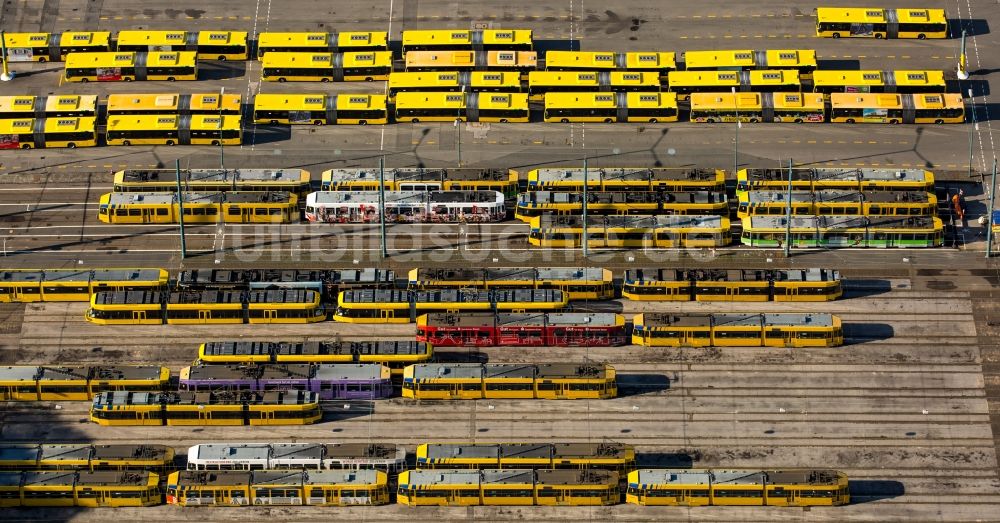 Essen aus der Vogelperspektive: Nahverkehrs- und Tram- Straßenbahn- Depot der Städtischen Verkehrsbetriebe in Essen im Bundesland Nordrhein-Westfalen