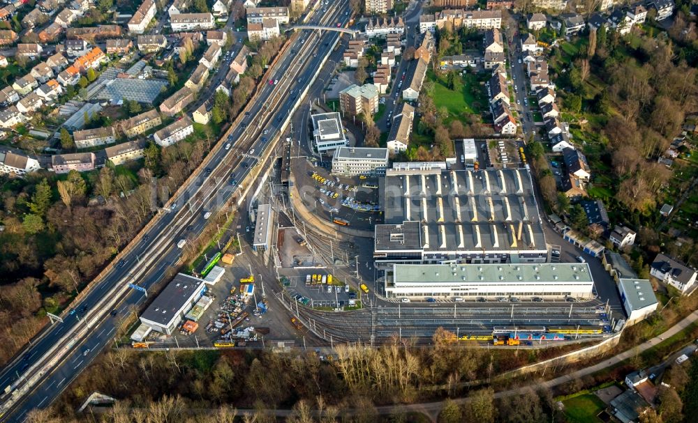 Luftaufnahme Essen - Nahverkehrs- und Tram- Straßenbahn- Depot der Städtischen Verkehrsbetriebe EVAG in Essen im Bundesland Nordrhein-Westfalen