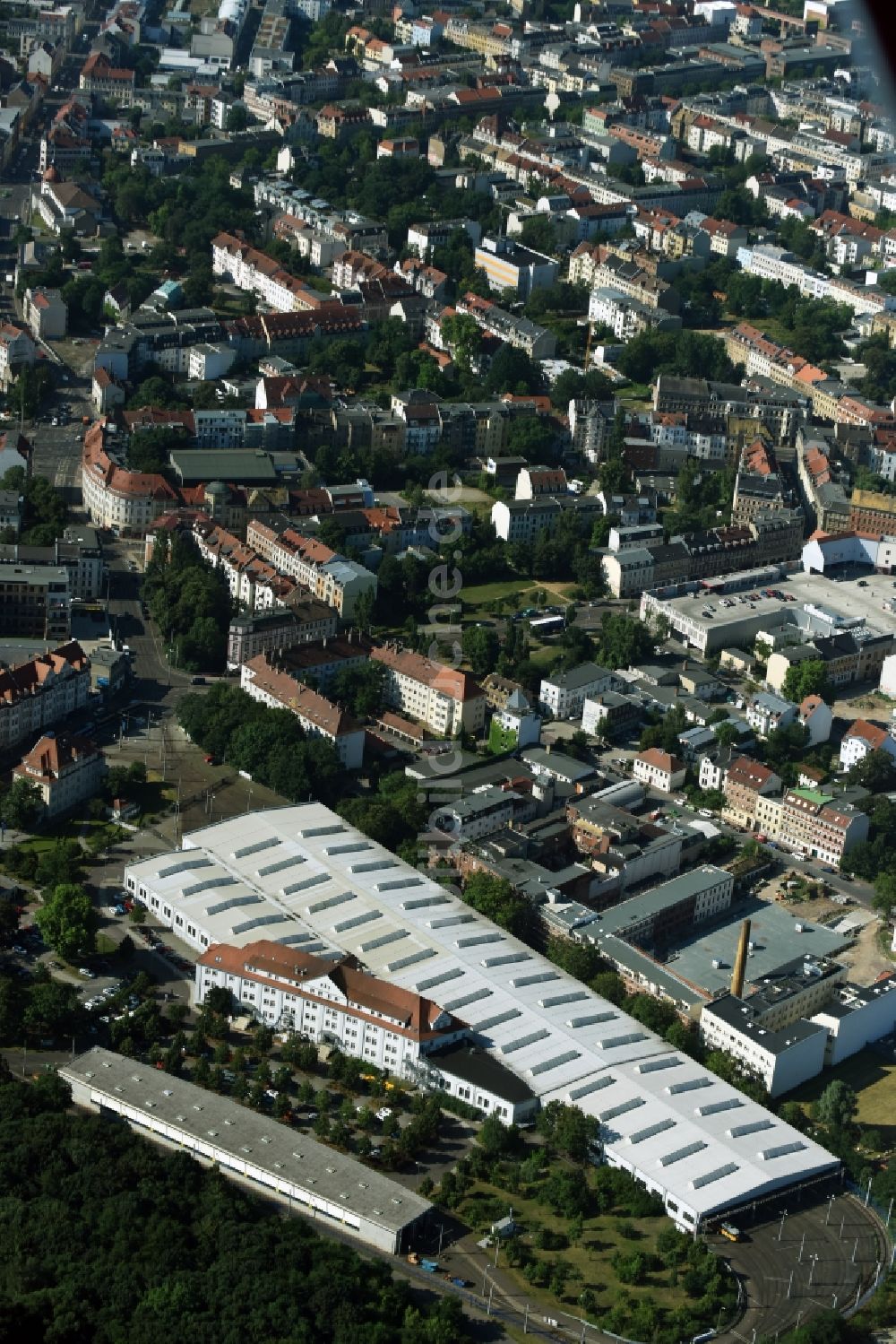 Leipzig aus der Vogelperspektive: Nahverkehrs- und Tram- Straßenbahn- Depot der Städtischen Verkehrsbetriebe Leipziger Stadtverkehrsbetriebe (LSVB) GmbH in Leipzig im Bundesland Sachsen