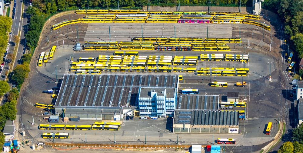 Luftbild Essen - Nahverkehrs- und Tram- Straßenbahn- Depot der Städtischen Verkehrsbetriebe Ruhrbahn GmbH - Betriebshof Stadtmitte in Essen im Bundesland Nordrhein-Westfalen, Deutschland