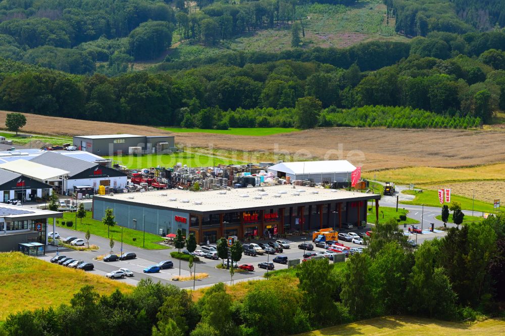 Sankt Katharinen aus der Vogelperspektive: Nahversorgungszentrum REWE Florian Weller in Sankt Katharinen im Bundesland Rheinland-Pfalz, Deutschland