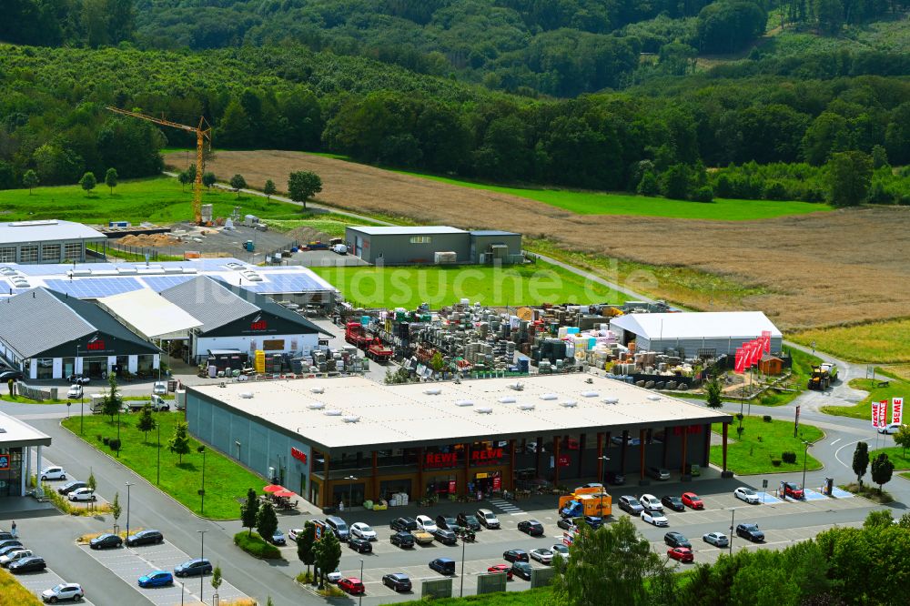 Luftbild Sankt Katharinen - Nahversorgungszentrum REWE Florian Weller in Sankt Katharinen im Bundesland Rheinland-Pfalz, Deutschland