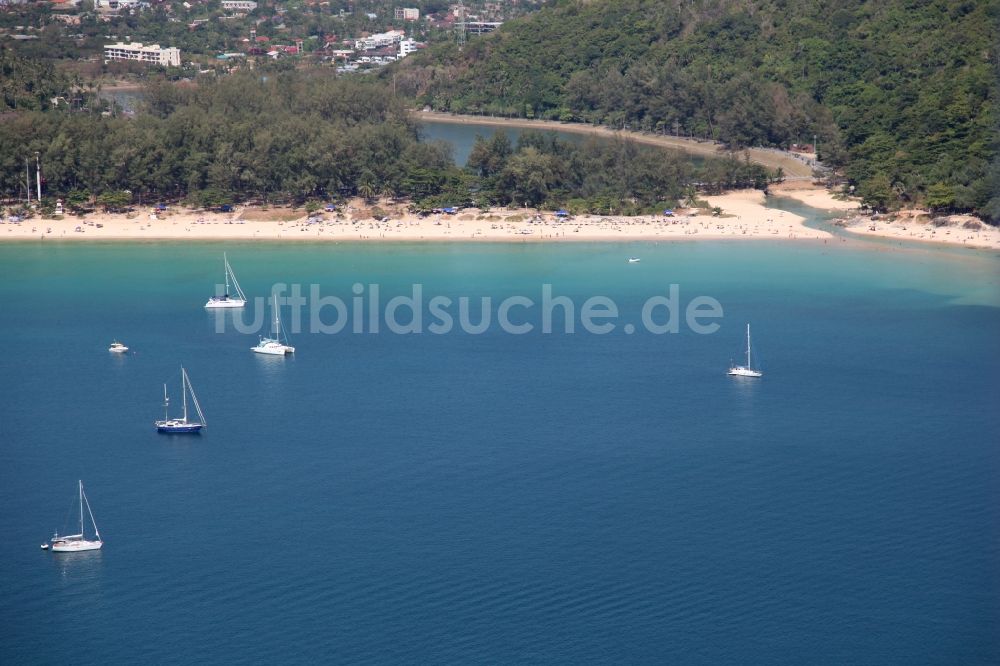 Rawai von oben - Naihan-Bucht südlich der Stadt Rawai auf der Insel Phuket in Thailand