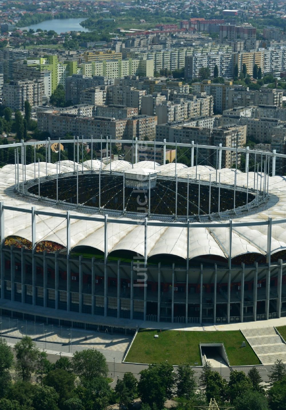 Bukarest aus der Vogelperspektive: National Arena - Stadion in Bukarest in Rumänien