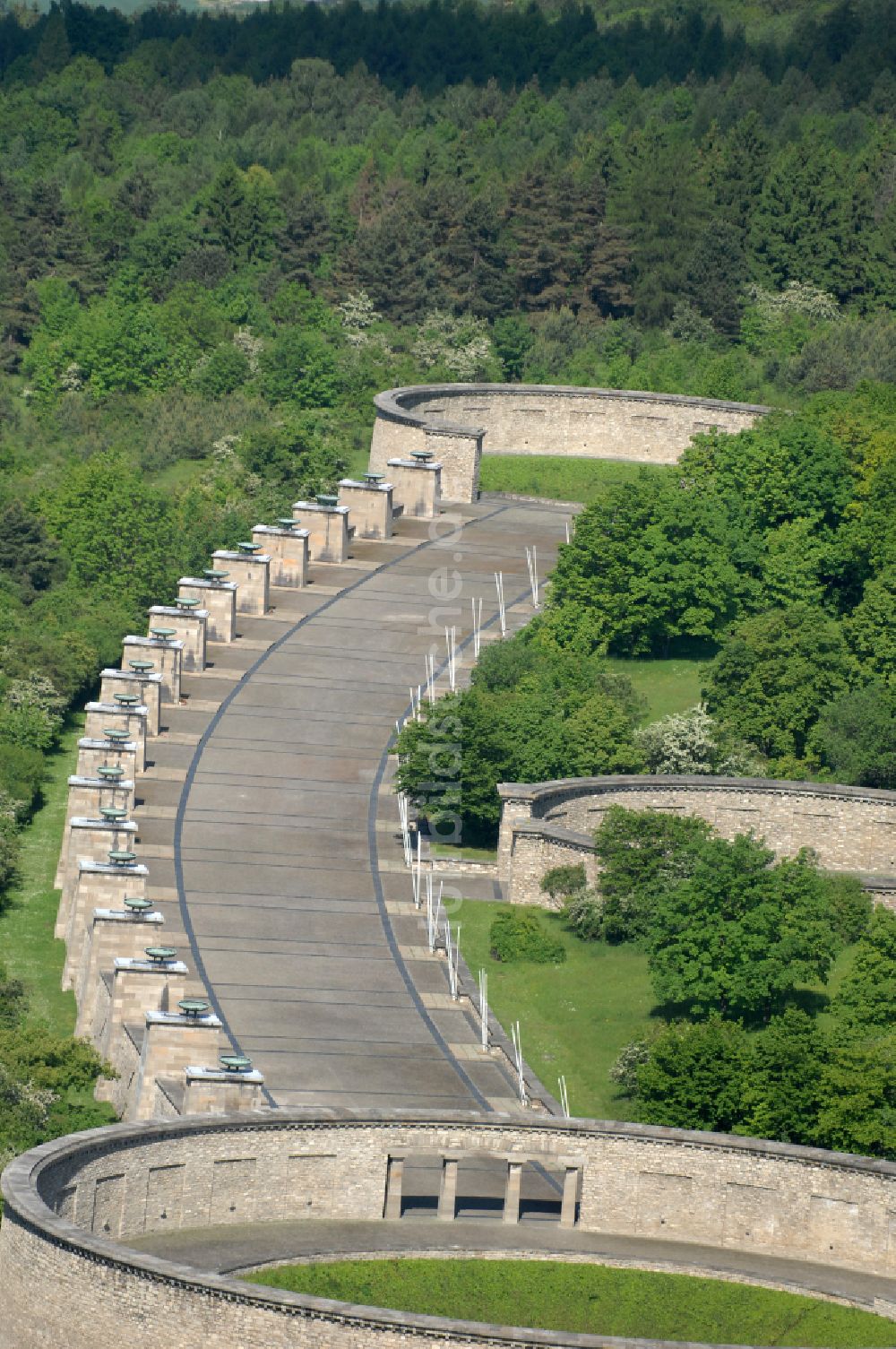 Luftaufnahme Weimar - Nationale Mahn- und Gedenkstätte der DDR Buchenwald im Ortsteil Ettersberg in Weimar im Bundesland Thüringen, Deutschland