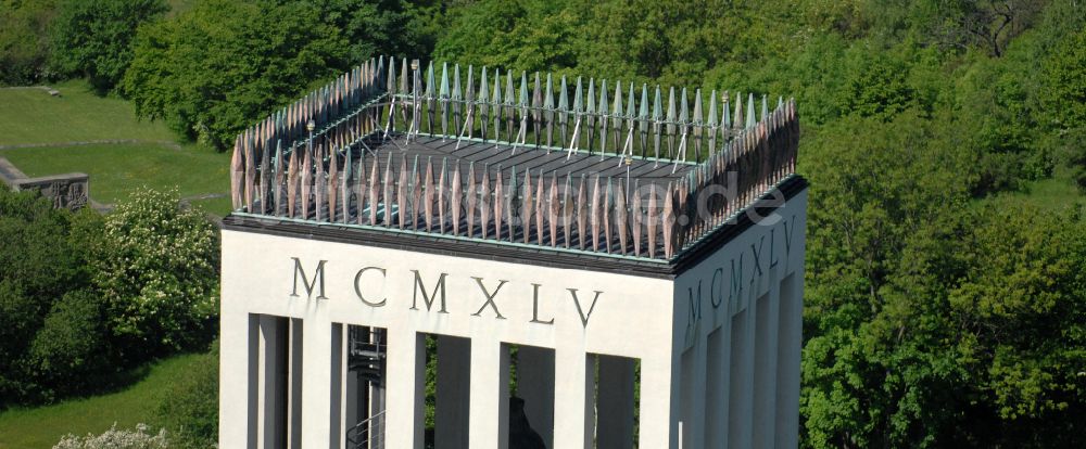 Luftaufnahme Weimar - Nationale Mahn- und Gedenkstätte der DDR Buchenwald im Ortsteil Ettersberg in Weimar im Bundesland Thüringen, Deutschland