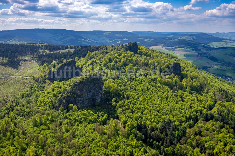 Bruchhausen von oben - Naturmonument Bruchhauser Steine bei Bruchhausen im Bundesland Nordrhein-Westfalen, Deutschland