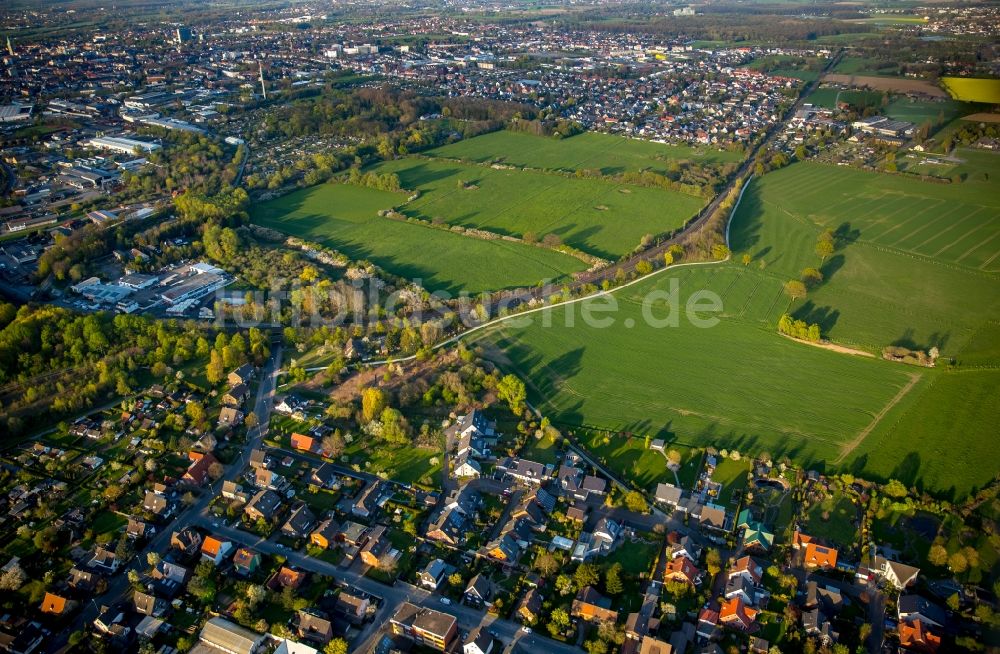 Hamm aus der Vogelperspektive: Naturschutzgebiet und Feld- und Wiesen- Landschaft Kuhkamp im Stadtteil Lohauserholz in Hamm im Bundesland Nordrhein-Westfalen