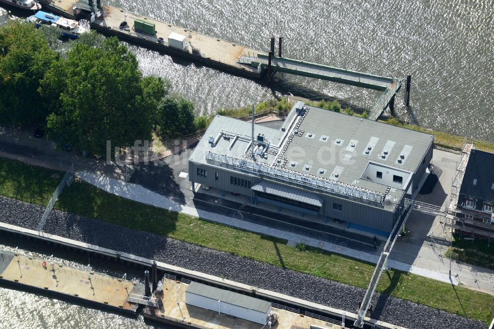 Hamburg aus der Vogelperspektive: Nautische Zentrale / VTS Centre in Hamburg-Waltershof