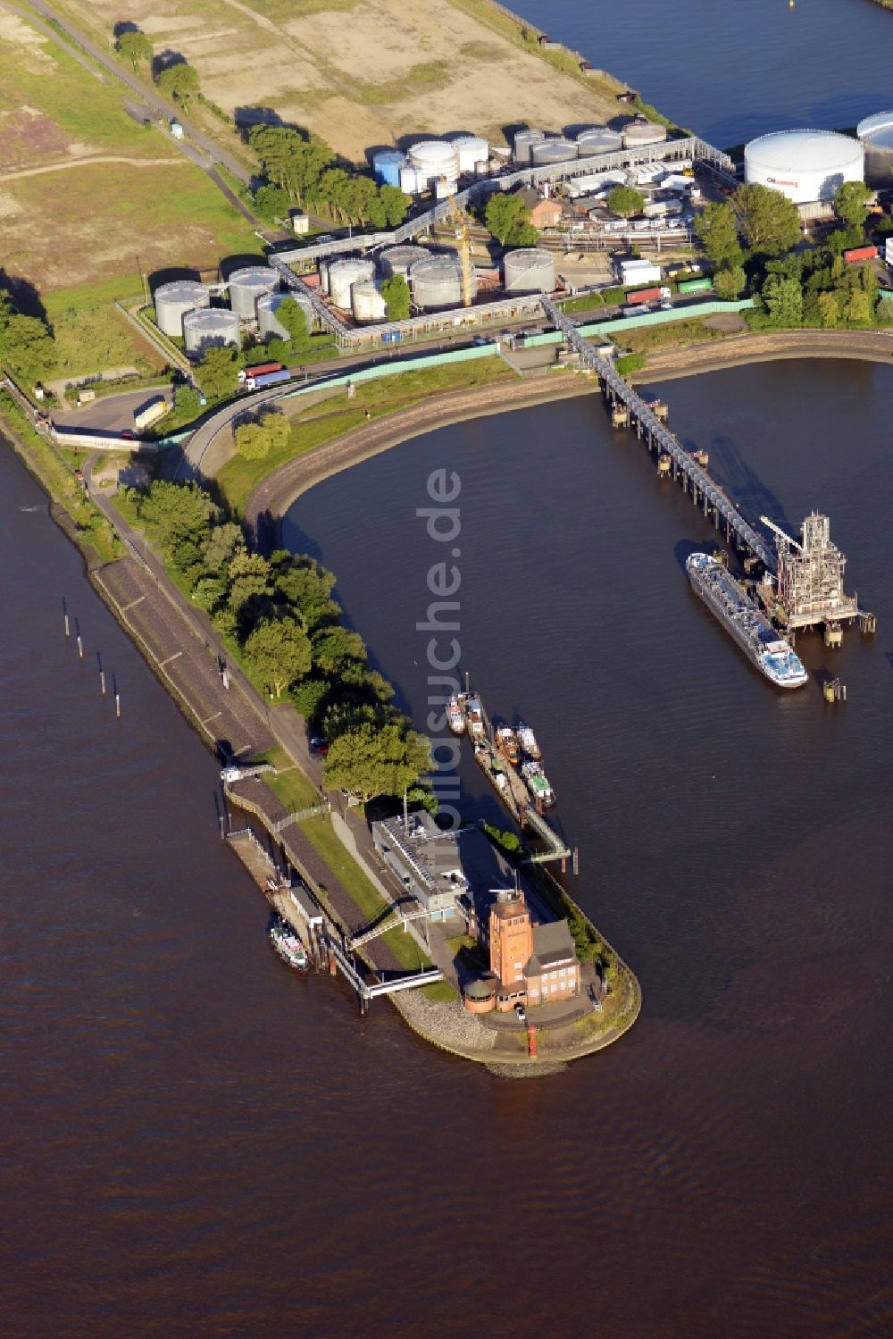 Hamburg aus der Vogelperspektive: Nautische Zentrale / VTS Centre in Hamburg-Waltershof