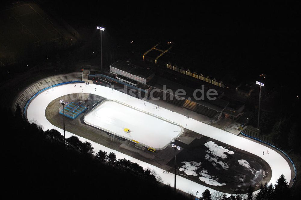 Berlin aus der Vogelperspektive: Nächtliche Beleutung des Horst-Dohm-Eisstadion in Berlin-Wilmersdorf