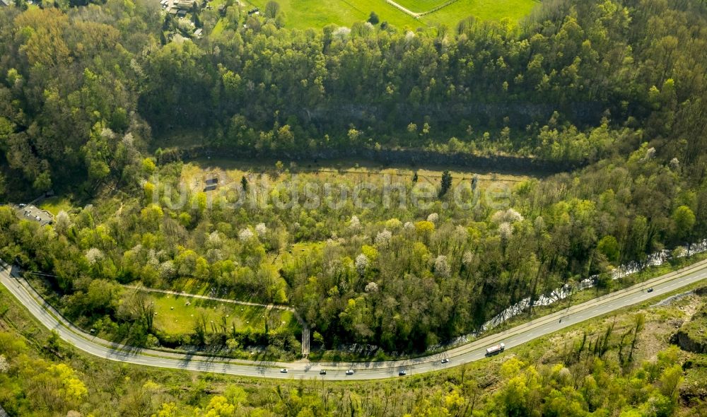 Erkrath aus der Vogelperspektive: Neanderetal mit dem Fundort des Neandertaler Urzeitmenschen bei Hochdahl in Erkrath im Bundesland Nordrhein-Westfalen