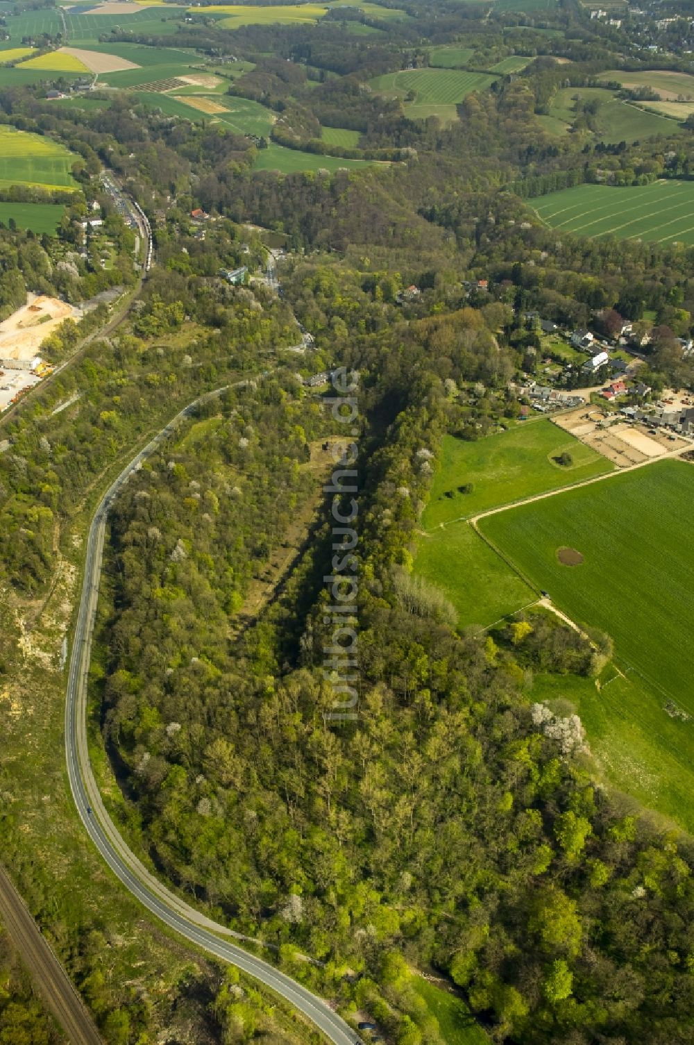 Luftbild Erkrath - Neanderetal mit dem Fundort des Neandertaler Urzeitmenschen bei Hochdahl in Erkrath im Bundesland Nordrhein-Westfalen