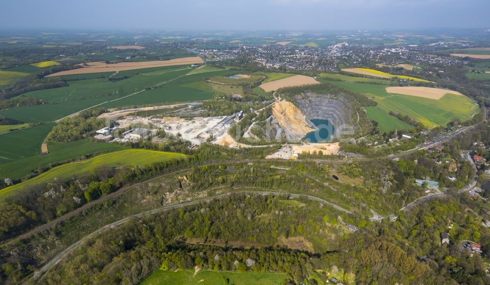 Erkrath von oben - Neanderetal mit dem Fundort des Neandertaler Urzeitmenschen bei Hochdahl in Erkrath im Bundesland Nordrhein-Westfalen