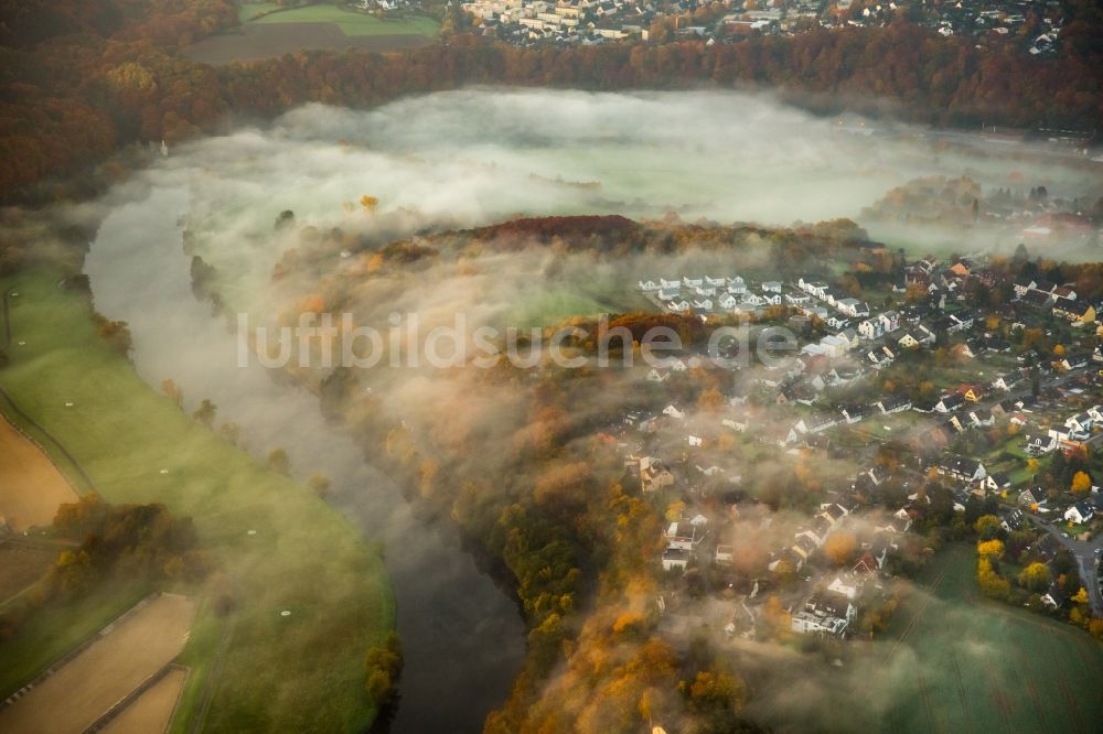 Heven aus der Vogelperspektive: Nebel über dem Fluss Ruhr bei Heven im Ruhrtal im Bundesland Nordrhein-Westfalen