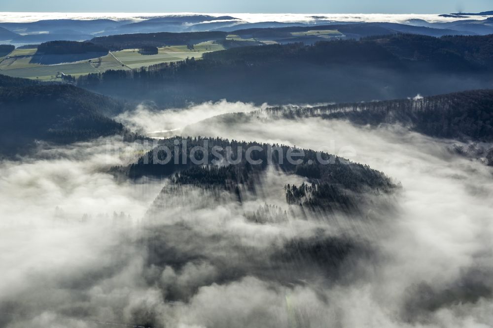 Luftaufnahme Marsberg - Nebel- Landschaft und tiefliegende Wolkenfelder über Bergen und Wäldern bei Marsberg im Bundesland Nordrhein-Westfalen