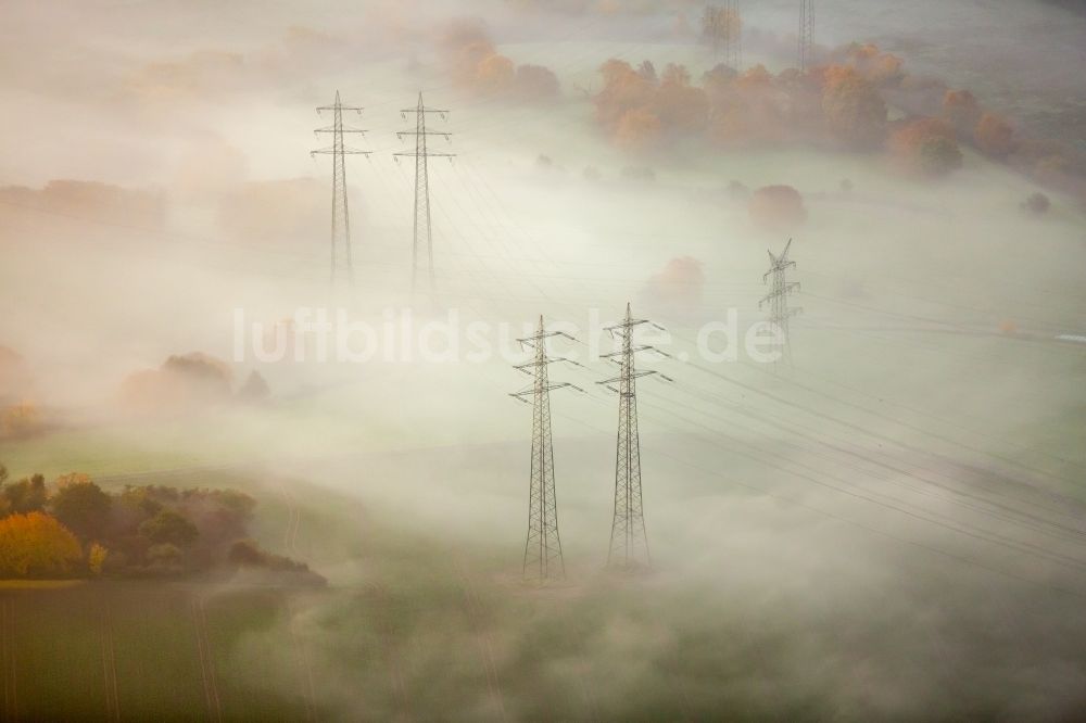 Luftbild Hattingen - Nebel- Wolken Schicht am Schneisen- und Streckenverlauf der Stromführungstrasse in Hattingen im Bundesland Nordrhein-Westfalen