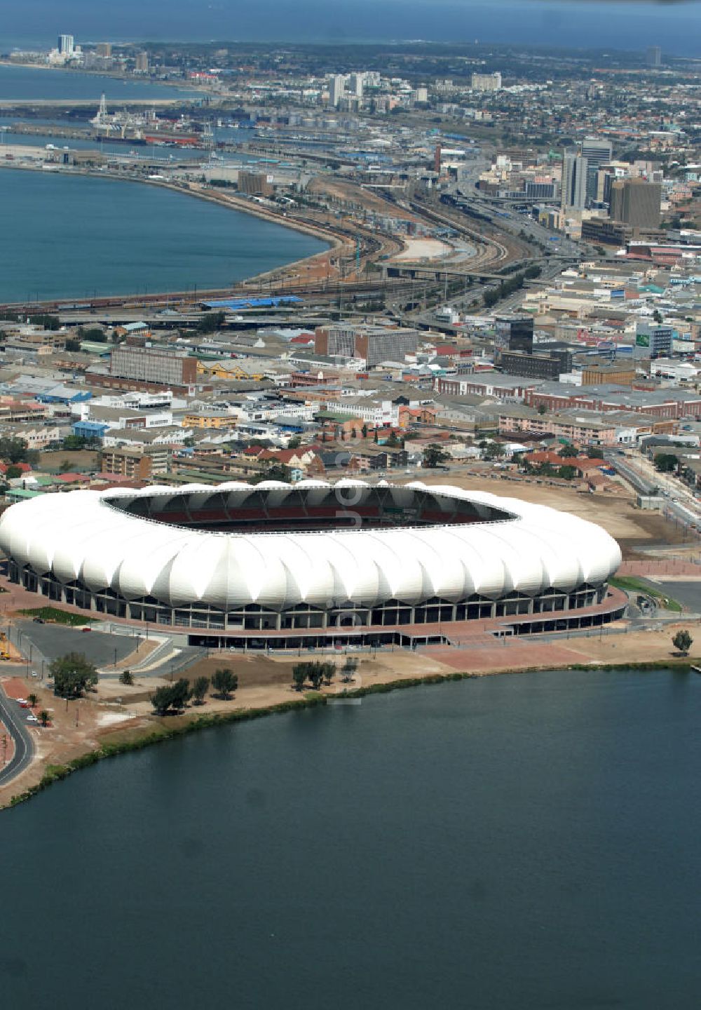 Port Elizabeth aus der Vogelperspektive: Nelson-Mandela-Bay-Stadion ...