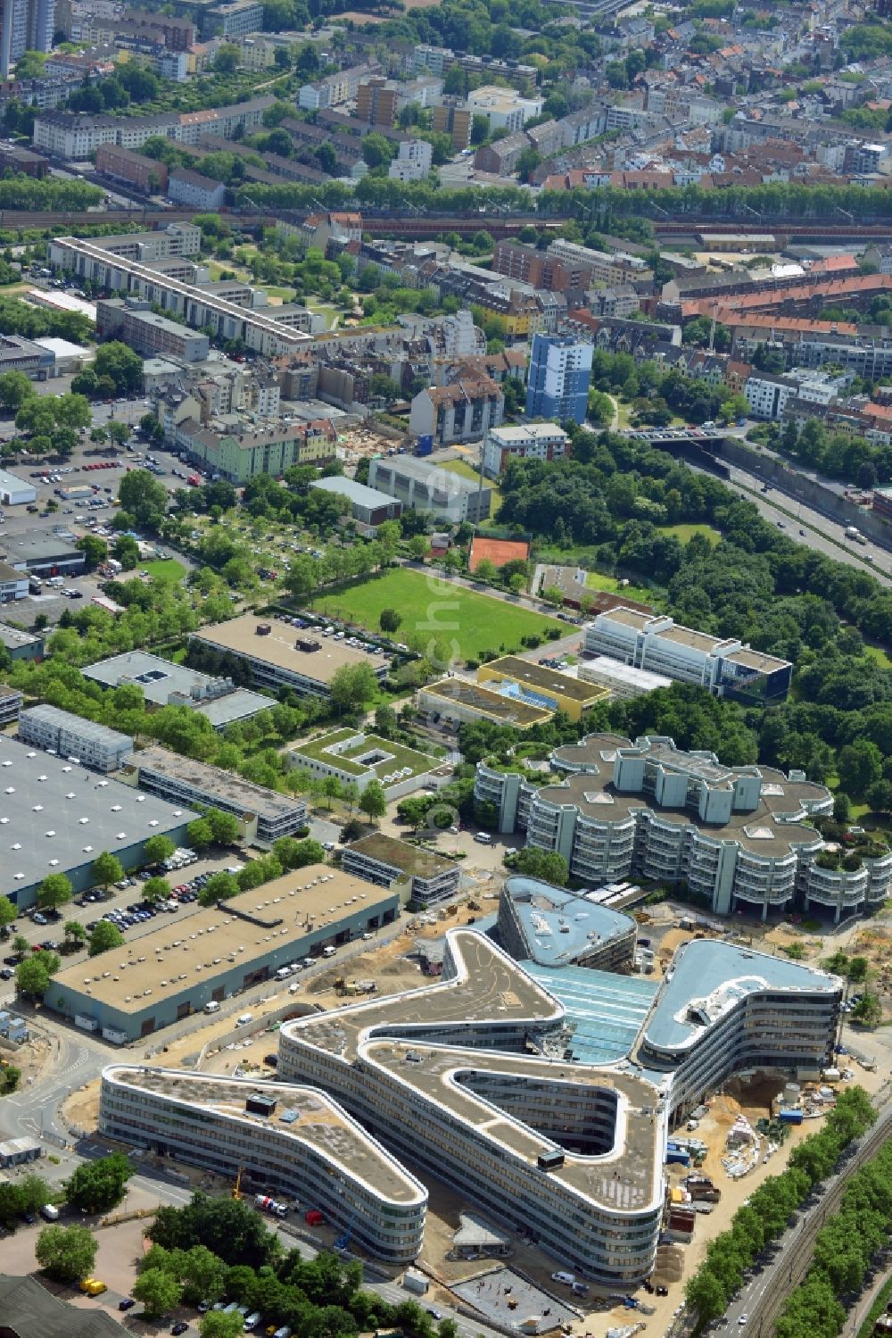 Luftaufnahme Köln - Neu - Bau der Verwaltung der RheinEnergie AG am Parkgürtel im Stadtteil Bilderstöckchen im Bezirk Nippes im Bundesland Nordrhein-Westfalen