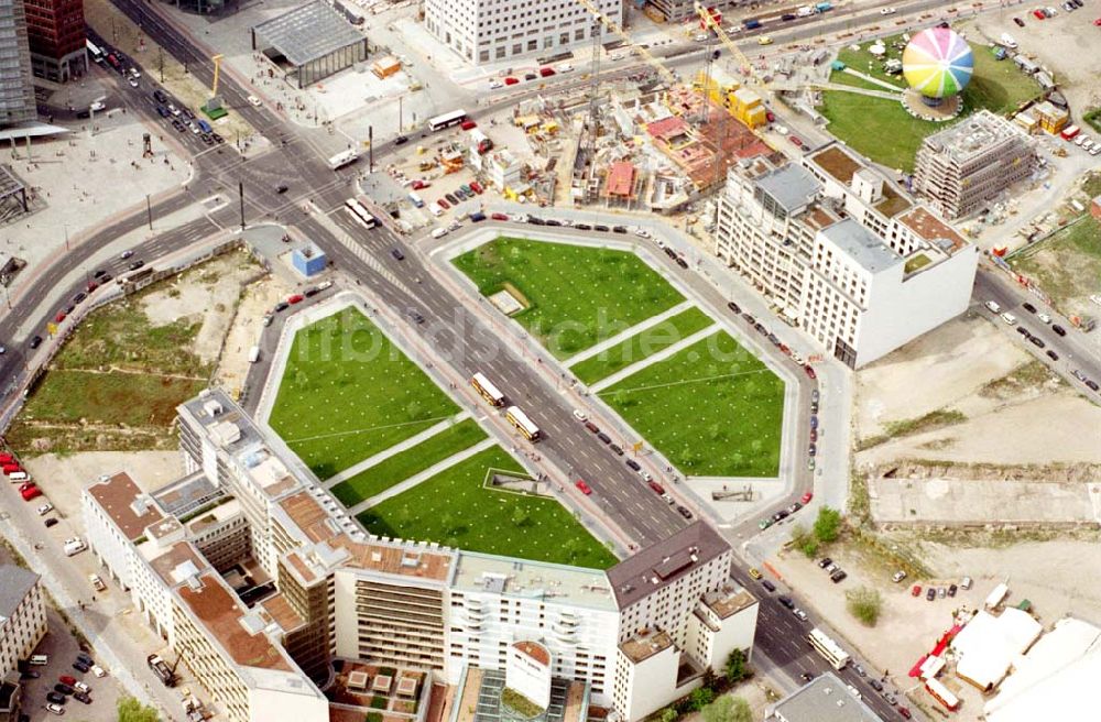 Luftbild Berlin - Neu erbautes Ensemble am Leipziger Platz in unmittelbarer Nähe zum Potsdamer Platz in Berlin - Mitte.