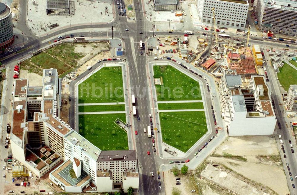 Berlin von oben - Neu erbautes Ensemble am Leipziger Platz in unmittelbarer Nähe zum Potsdamer Platz in Berlin - Mitte.