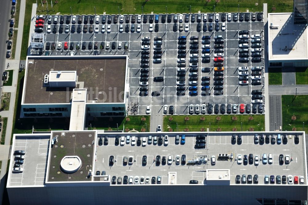 Luftaufnahme Berlin - Neu errichtetes Autohaus Audi - Zentrum in Berlin - Adlershof