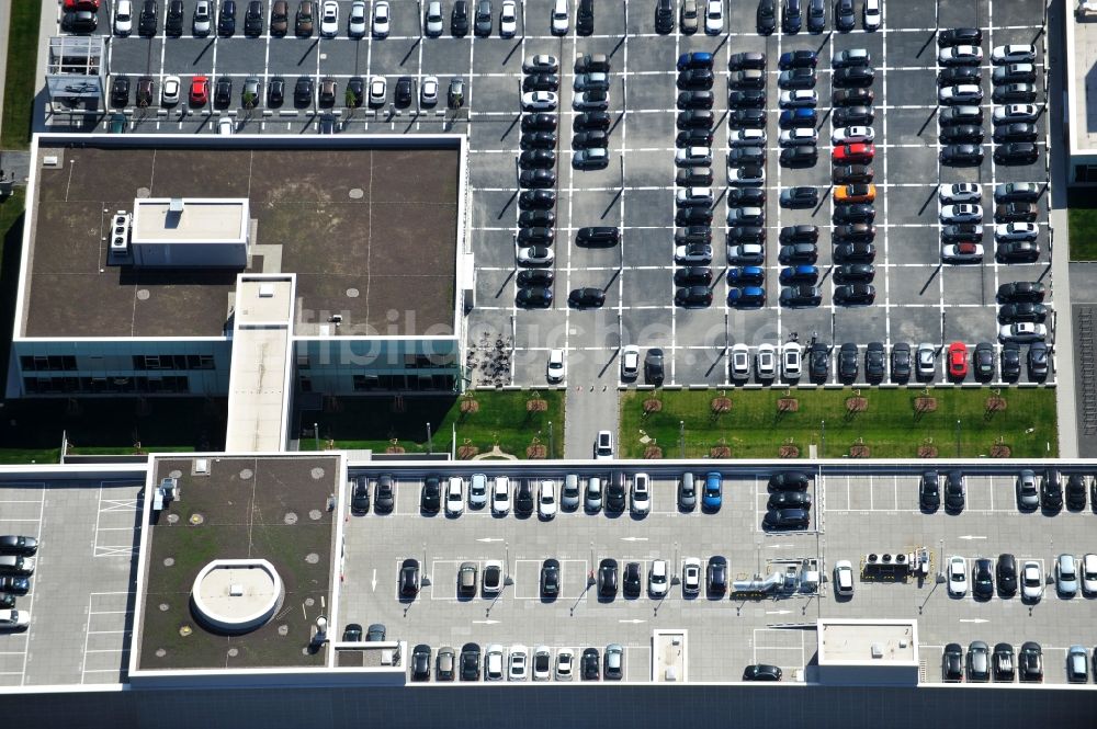 Berlin von oben - Neu errichtetes Autohaus Audi - Zentrum in Berlin - Adlershof