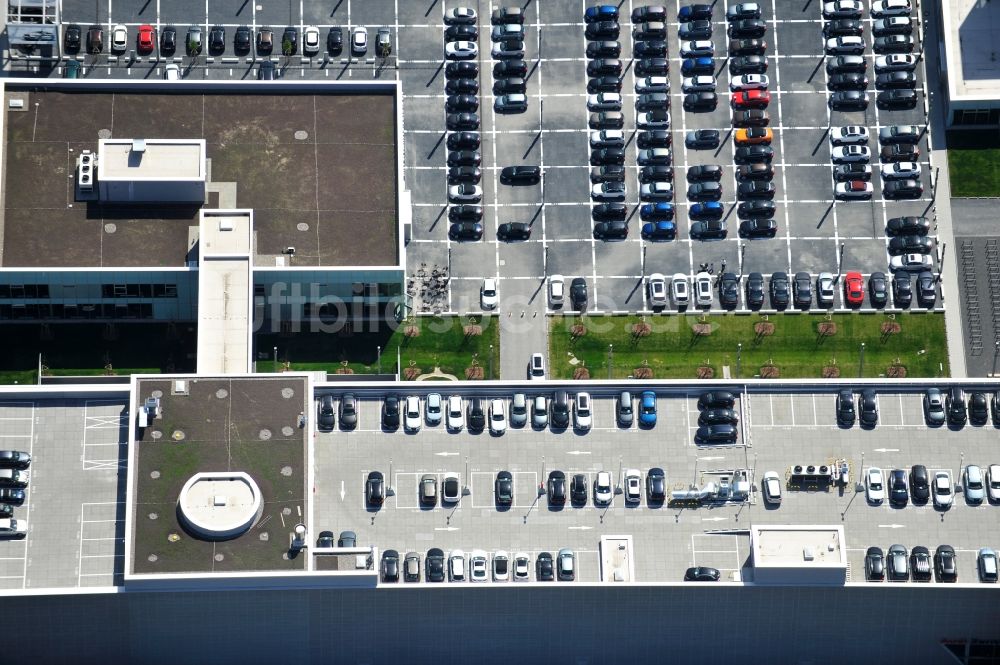 Berlin aus der Vogelperspektive: Neu errichtetes Autohaus Audi - Zentrum in Berlin - Adlershof