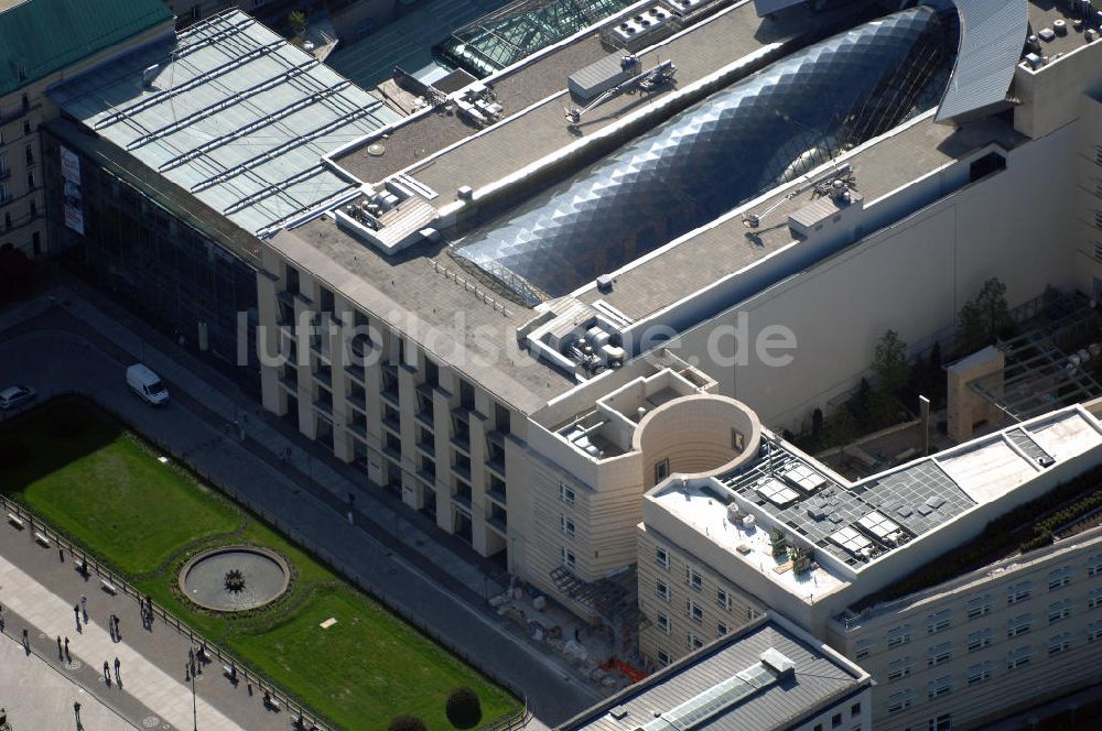 Berlin aus der Vogelperspektive: Neubau der Akademie der Künste am Pariser Platz in Berlin