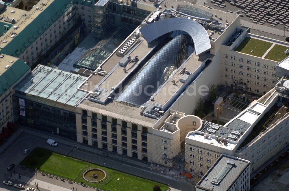 Berlin aus der Vogelperspektive: Neubau der Akademie der Künste am Pariser Platz in Berlin