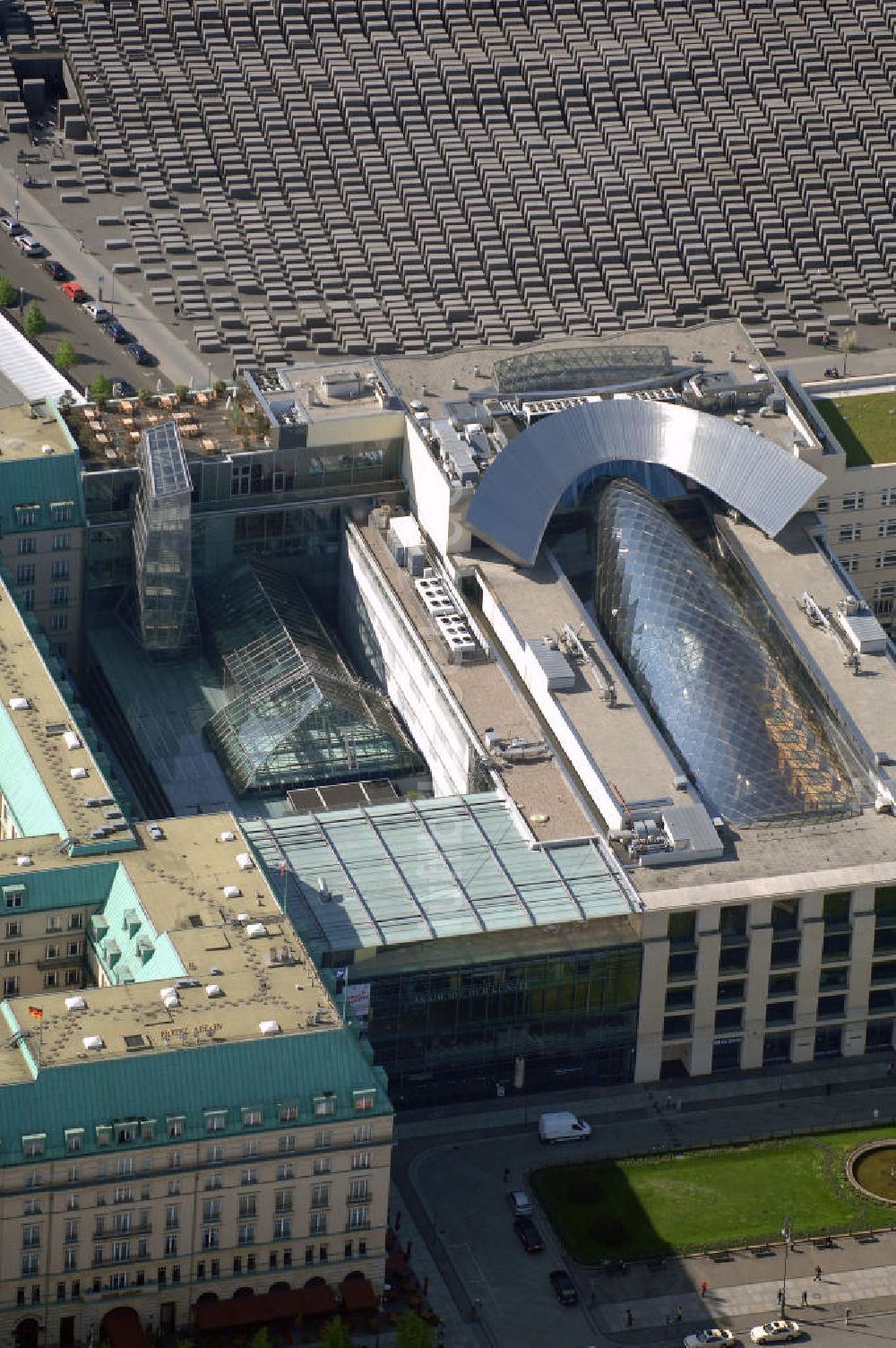 Berlin aus der Vogelperspektive: Neubau der Akademie der Künste am Pariser Platz in Berlin